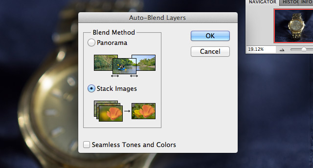 Depois de ter certeza de que todas as nossas camadas estão selecionadas, usamos Edit - Auto Blend Layers para abrir a opção de focar a pilha.  Deixamos a configuração em Stack Images e ela trata automaticamente do processo de empilhamento de foco.